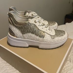 Michael Kors shoes used like new .